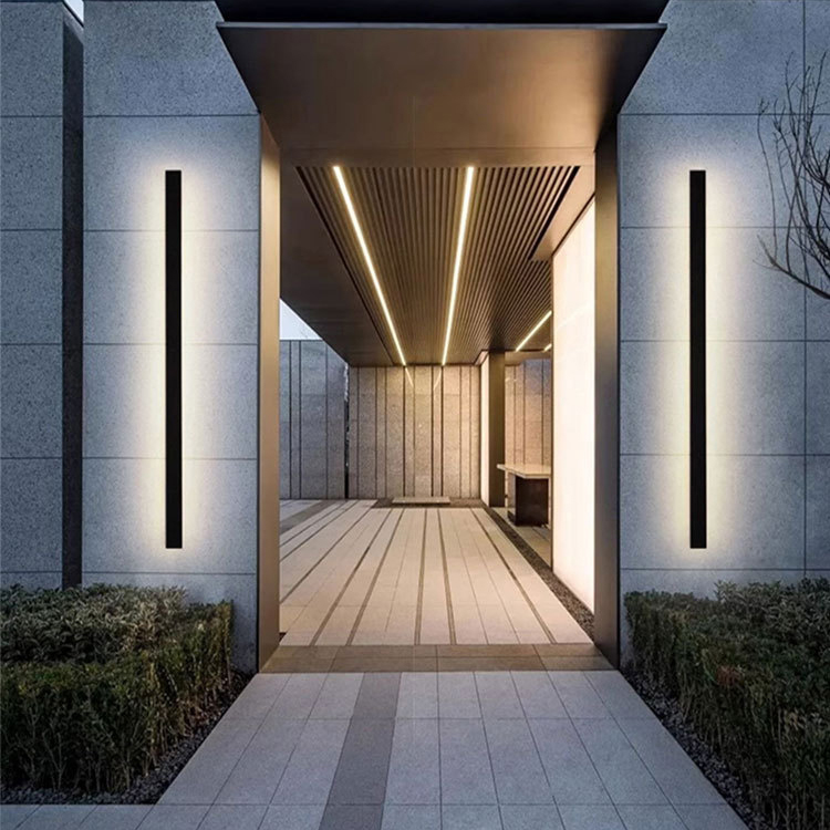 Modern AC 110V-220V Waterproof Ip65 LED Outdoor Wall Sconce Linear Strip Wall Lamps Sconce Long LED Wall Light